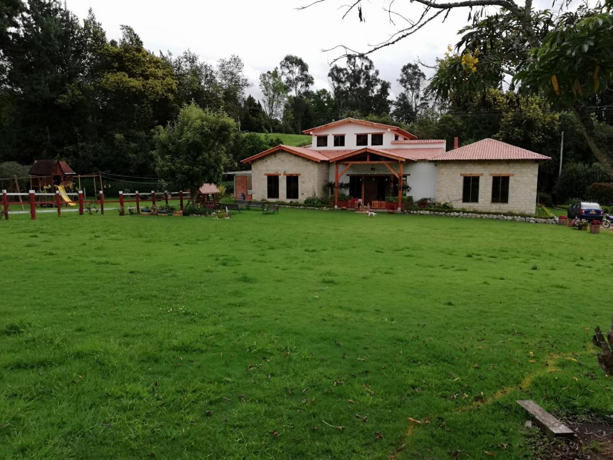 Hacienda Moncora, Un Lugar Hermoso Para Toda La Familia Y Los Amigos El Rosal Exterior photo