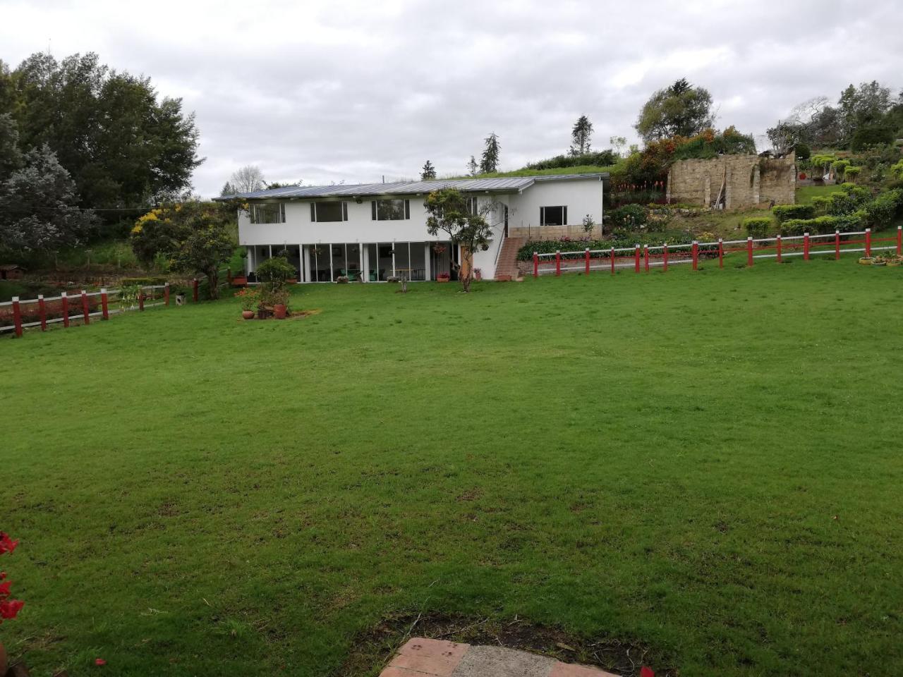 Hacienda Moncora, Un Lugar Hermoso Para Toda La Familia Y Los Amigos El Rosal Exterior photo